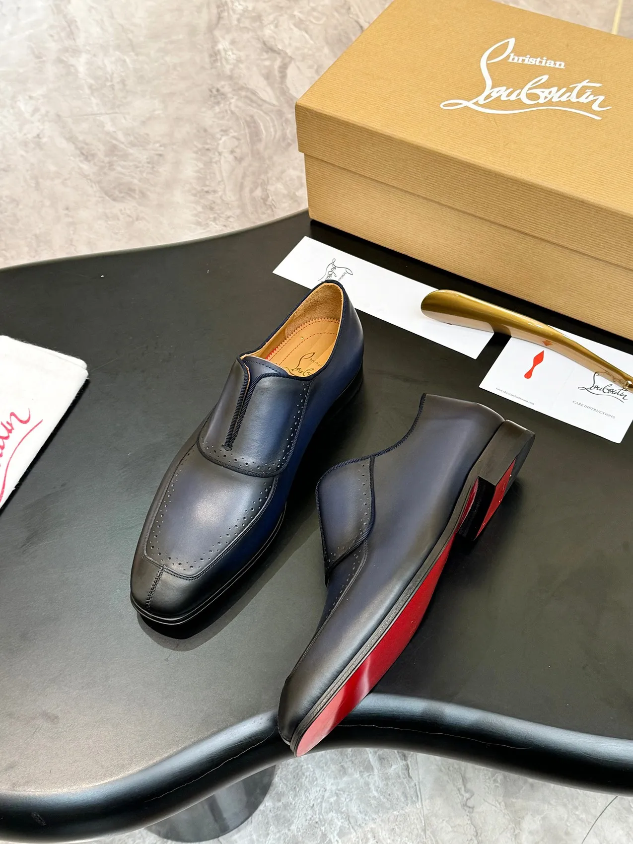 💰960 ••New real shots••CL～High-end men’s 👔Casual•loafers with red soles! ••🆑Genuine and top-quality goods from original orders ••✅💯 Purchase goods from top-quality original orders! Original imported patterned cowhide ➕Imported cowhide lining ➕Cowhide feet ➕Original leather outsole~🉑️Feel free to compare the authentic ones! Size: 39-44 (38.45.46.47 can be customized)